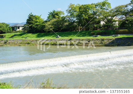 卡納河潺潺流水和鬱鬱蔥蔥的自然風光 卡納河潺潺流水和鬱鬱蔥蔥的自然風光 137355165