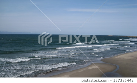 春日碧空,日本海,佐渡島 春日碧空,日本海,佐渡島 137355442
