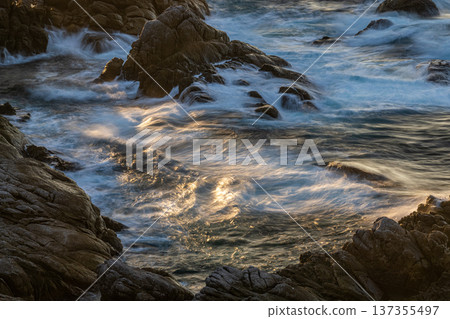 屋久島釣魚點:志瀨海岸的傍晚景色(冬季) 屋久島釣魚點:志瀨海岸的傍晚景色(冬季) 137355497