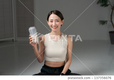 Woman in sportswear holding protein 137356076