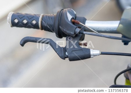 Right-hand handle of children's bicycle 137356378