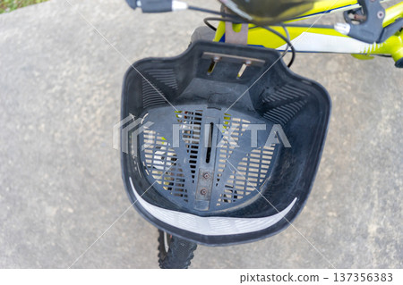 Bicycle basket 137356383