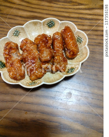 Home-cooked fried chicken 137358198