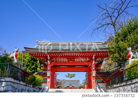 Shinmon Gate of Higashifushimi Inari Shrine, Nishitokyo City, Tokyo Shinmon Gate of Higashifushimi Inari Shrine, Nishitokyo City, Tokyo 137358732
