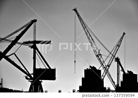 Dynamic! Shipyard Cranes 137359594