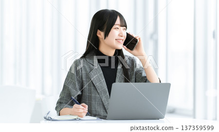 Young woman/businesswoman talking on smartphone Young woman/businesswoman talking on smartphone 137359599