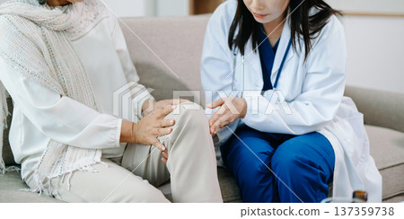Doctor examining elderly woman with knee pain during home healthcare visit, highlighting arthritis treatment, senior support, medical consultation Doctor examining elderly woman with knee pain during home healthcare visit, highlighting arthritis treatment, senior support, medical consultation 137359738