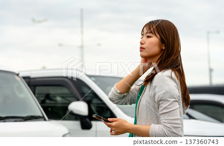 A woman waiting in the airport parking lot. Photo courtesy of Kansai International Airport (KIX) 137360743
