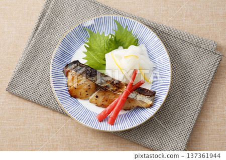 味噌醃製西班牙鯖魚 味噌醃製西班牙鯖魚 137361944