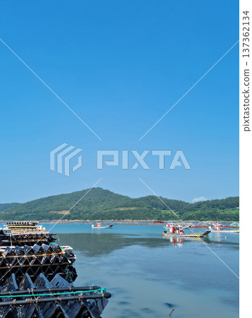 This is an island village with a view of the sea. This is an island village with a view of the sea. 137362134