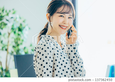 年輕的女士smaho 137362450