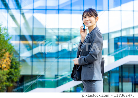 Business woman speaking on a smartphone 137362473