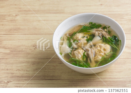 雞肉丸水菜湯 雞肉丸水菜湯 137362551