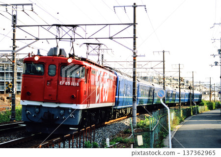 2007: EF651118 Blue Train Ginga running on the Tokaido Line 137362965