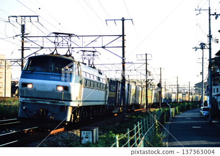 EF66129 container freight train running on the Tokaido Main Line in 2007 EF66129 container freight train running on the Tokaido Main Line in 2007 137363004