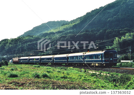 2007年:14系藍色富士號列車運行於日本本線 2007年:14系藍色富士號列車運行於日本本線 137363032