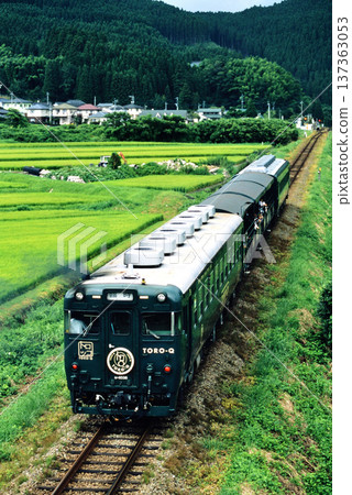 2007 Kiha 65 series rapid Toro Q train running on the Kyudai Main Line 2007 Kiha 65 series rapid Toro Q train running on the Kyudai Main Line 137363053