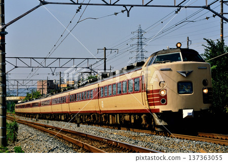 2007年:485號L特快「雷鳥號」列車9輛,運行於東海道線 2007年:485號L特快「雷鳥號」列車9輛,運行於東海道線 137363055