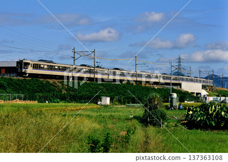 2007: Eight 113 series return trains running along an embankment 2007: Eight 113 series return trains running along an embankment 137363108