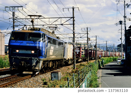 2007年,EF200-901型貨櫃貨運列車在東海道本線運行 2007年,EF200-901型貨櫃貨運列車在東海道本線運行 137363110