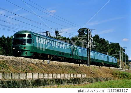 2007: Kiha 72 series limited express Yufuin no Mori No. 1 running on the Kagoshima Main Line 137363117