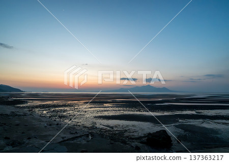 Sunset dyed on the Moshirai coast at dusk Sunset dyed on the Moshirai coast at dusk 137363217