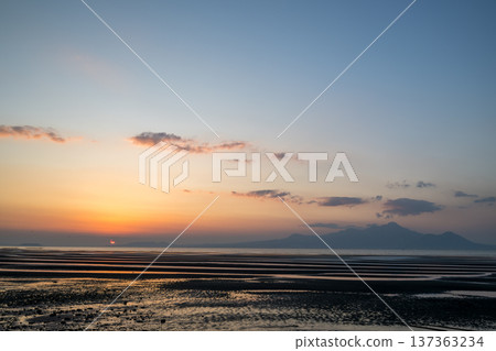 Sunset dyed on the Moshirai coast at dusk Sunset dyed on the Moshirai coast at dusk 137363234