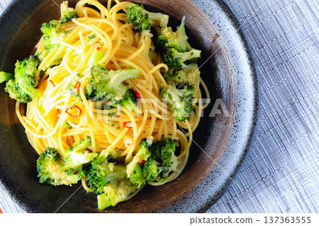 Broccoli Peperoncino Broccoli Peperoncino 137363555