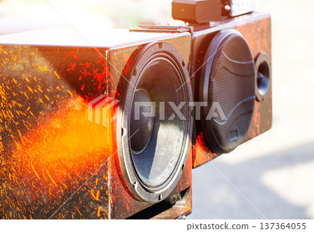 Custom Painted Speaker Box For Outdoor Events. Portable Car Audio Setup With Midrange And Tweeter. Custom Painted Speaker Box For Outdoor Events. Portable Car Audio Setup With Midrange And Tweeter. 137364055