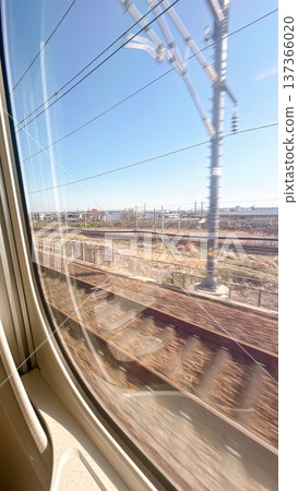 從新幹線車窗看到的景色 從新幹線車窗看到的景色 137366020