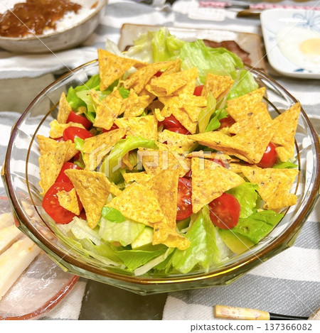 美味的塔可沙拉 137366082