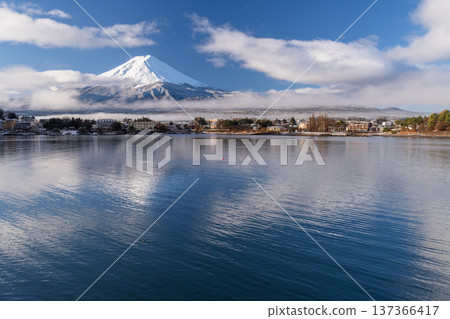<Yamanashi Prefecture> Winter view of Mt. Fuji and Lake Kawaguchi <Yamanashi Prefecture> Winter view of Mt. Fuji and Lake Kawaguchi 137366417