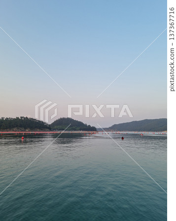 This is the seascape of Seoneupdo, Korea. This is the seascape of Seoneupdo, Korea. 137367716