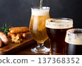 精釀啤酒倒入玻璃杯 137368352