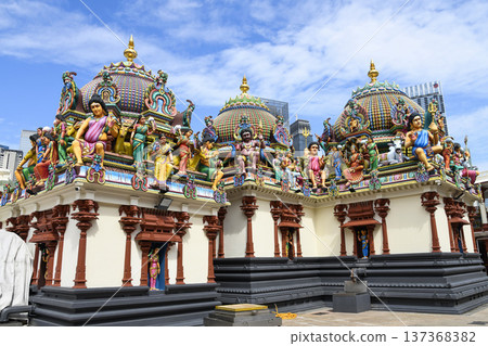 Building view of the Sri Mariamman Temple in Chinatown, Singapore. Built in 1827, it's the oldest Hindu temple in Singapore. Building view of the Sri Mariamman Temple in Chinatown, Singapore. Built in 1827, it's the oldest Hindu temple in Singapore. 137368382
