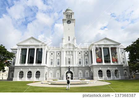 Building view of the oldest Victoria Theatre and Concert Hall in Empress Place, Singapore, with a complex of two buildings and a clock tower. Building view of the oldest Victoria Theatre and Concert Hall in Empress Place, Singapore, with a complex of two buildings and a clock tower. 137368387