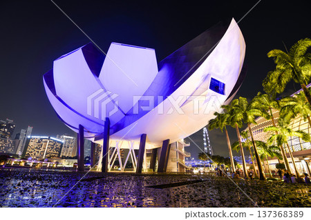 Building view of the Art Science Museum at Marina Bay Sands, Singapore, which features major exhibitions that blend art, science, culture, and technology. 137368389
