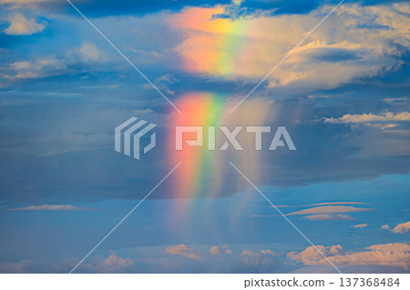 海天之上,雨幕與彩虹交相輝映 海天之上,雨幕與彩虹交相輝映 137368484