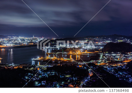 Night view of Muroran Port and factories (landscape of an industrial city in Hokkaido) Night view of Muroran Port and factories (landscape of an industrial city in Hokkaido) 137368498