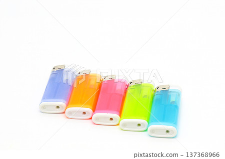 Colorful disposable lighters lined up on a white background_Top margin 137368966
