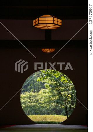 Traditional Japanese round window wallpaper Traditional Japanese round window wallpaper 137370967