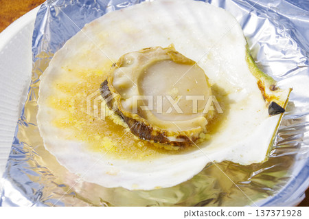 Grilled scallops from Rausu, Shiretoko 137371928