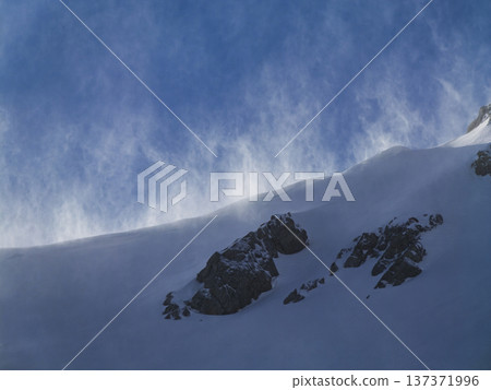 雪煙升騰 雪煙升騰 137371996