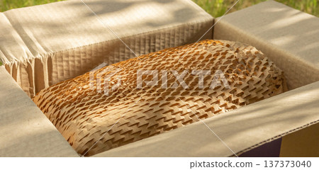 Eco friendly brown paper honeycomb wrap for product packaging parcel carton box 137373040