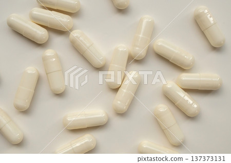 White medicine pills capsule on white background White medicine pills capsule on white background 137373131
