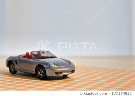 打開汽車迷你車 打開汽車迷你車 137374925