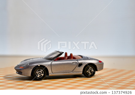 打開汽車迷你車 打開汽車迷你車 137374926