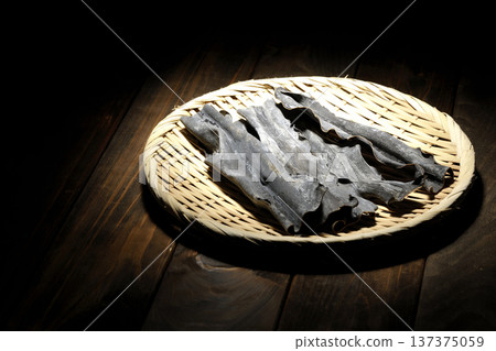 濾網上的乾海帶 137375059