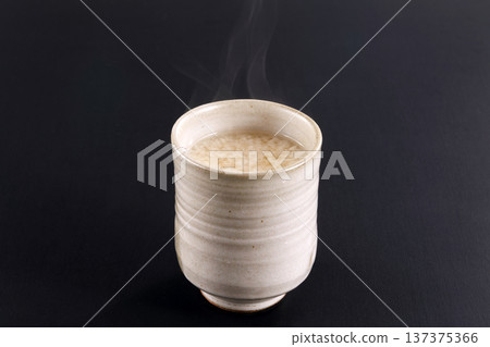 Warm amazake 137375366