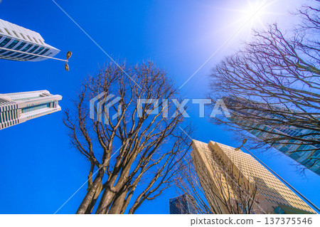 The cityscape of Yokohama, Japan, is gloomy... Japan's economy is gloomy. The world is in turmoil... The Strait of Hormuz is blocked... Buildings in front of Sakuragicho Station... = 5th 137375546
